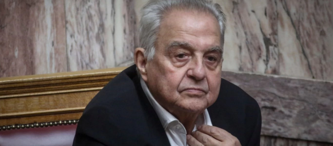 Άγνωστοι έκαναν γυαλιά-καρφιά το αυτοκίνητο της οικογένειας του Α.Φλαμπουράρη στα Εξάρχεια